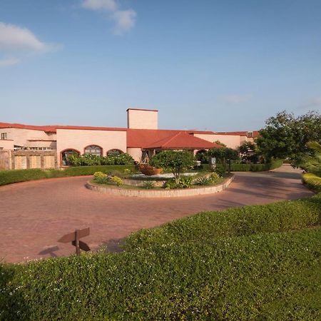 Regenta Resort Bhuj By Royal Orchid Hotels Limited Exterior foto