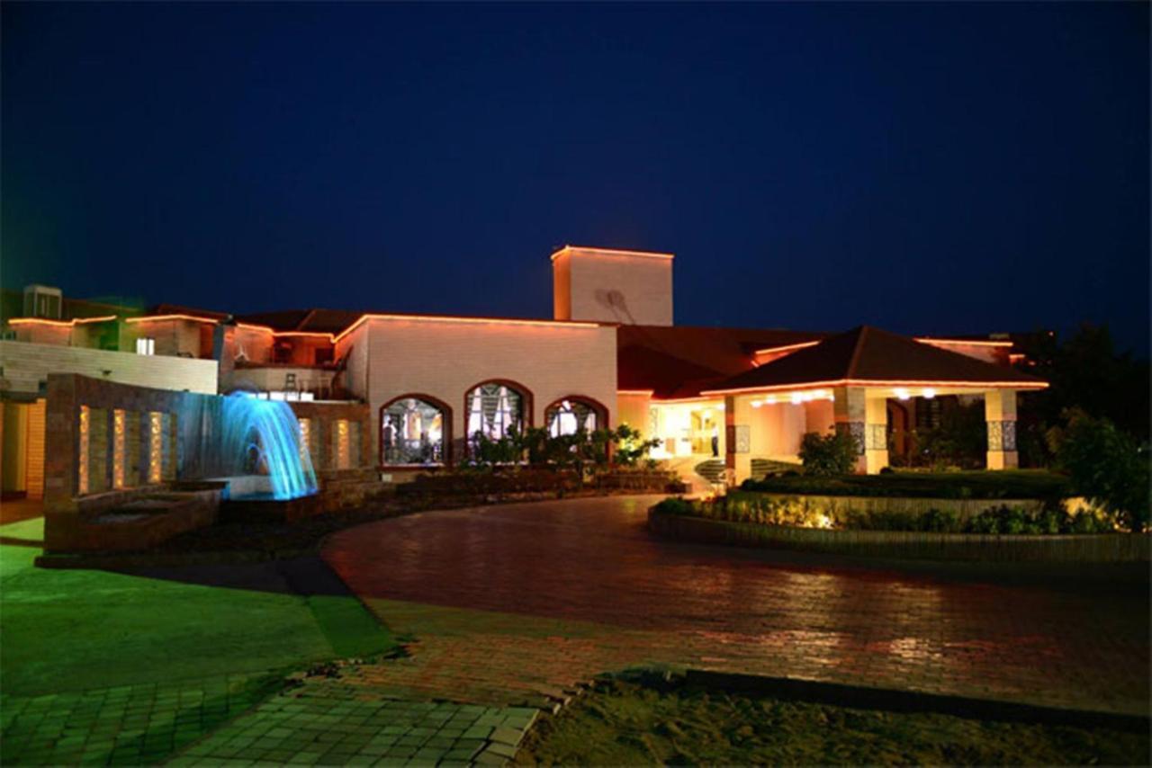 Regenta Resort Bhuj By Royal Orchid Hotels Limited Exterior foto