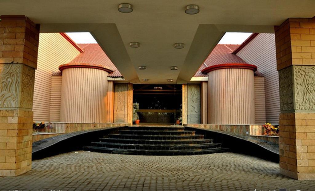 Regenta Resort Bhuj By Royal Orchid Hotels Limited Exterior foto